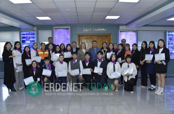 Орос 19-р сургуулийн 20 сурагч ОХУ-г зорино